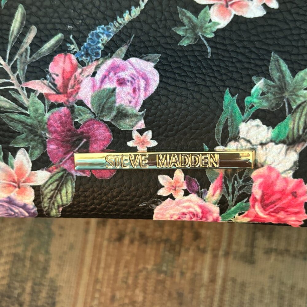 Steve Madden Floral Wristlet - NWT - Picture 8 of 11